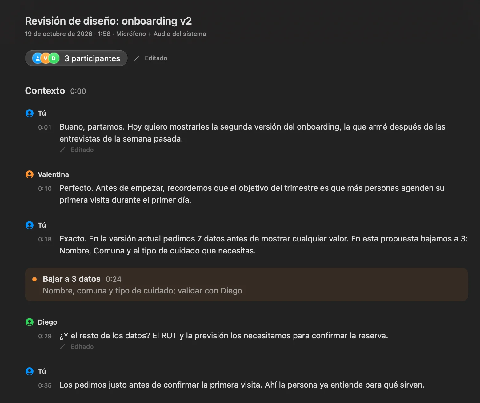 Una revisión de diseño transcrita: cada intervención con su hablante y su minuto, y el momento «Bajar a 3 datos»